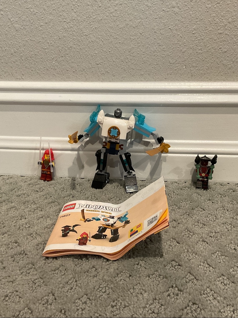 Lego Ninjago White and Blue Mech with Gold Accents and Minifigures